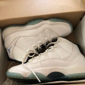 Jordan 11 legend blue